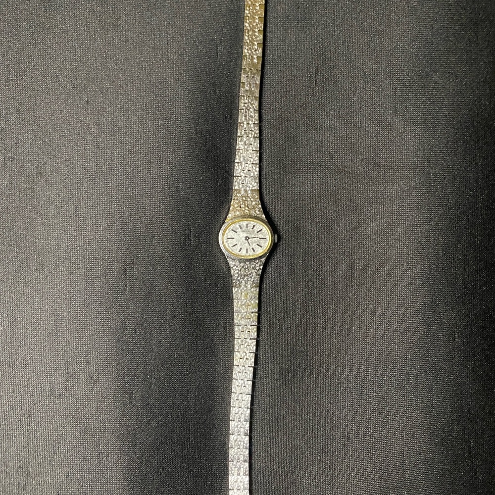 Vintage 1960s Women’s Seiko Watch Rainbow White Gold Tone 18mm Oval 2C20-5759 - Picture 3 of 6